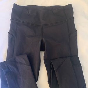 Lululemon crop leggings. With back pocket and side pockets.